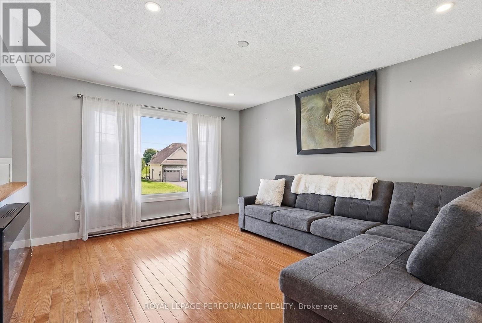 321 Sainte-anne Street Property Photo 5
