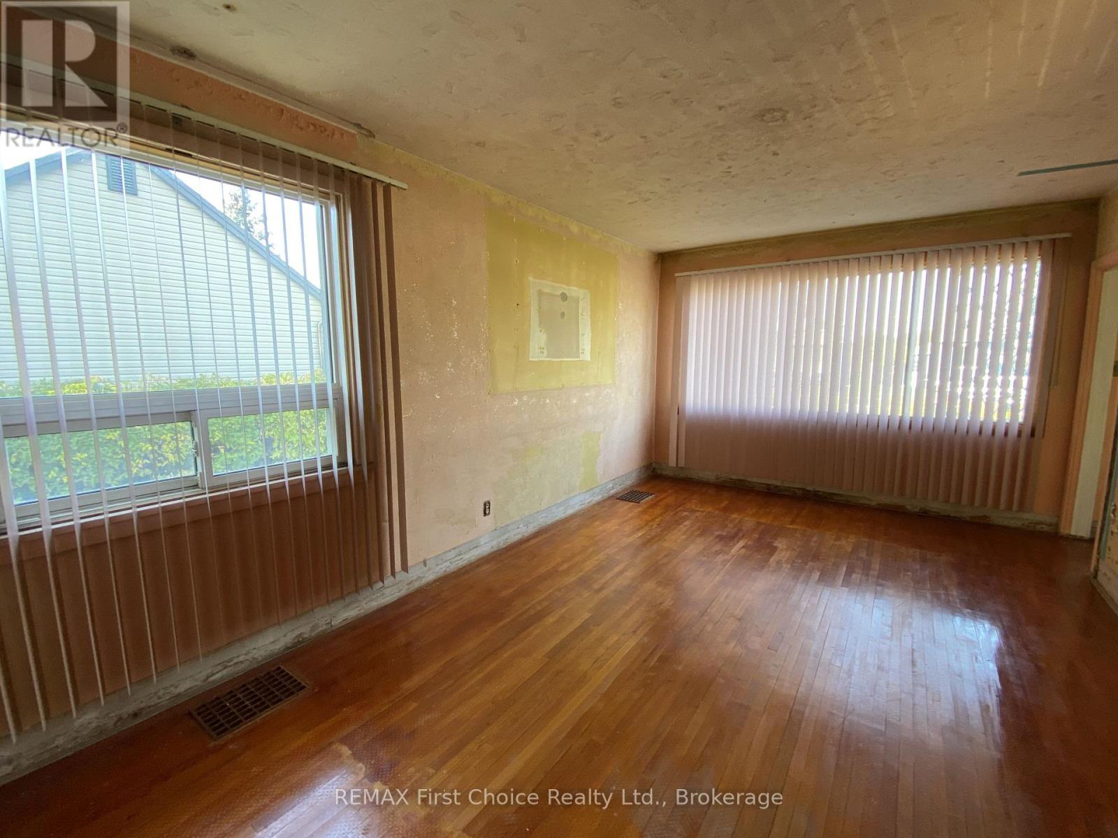 262 Empire Avenue Property Photo 4