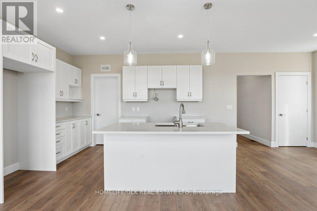1013 Dobbie Street Property Photo 12