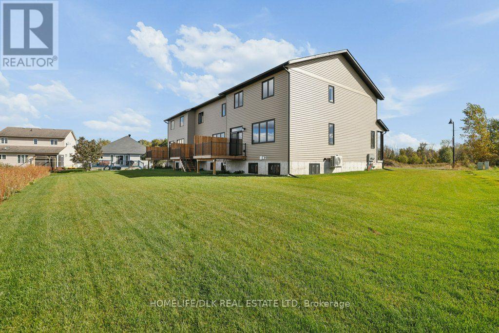 1013 Dobbie Street Property Photo 32