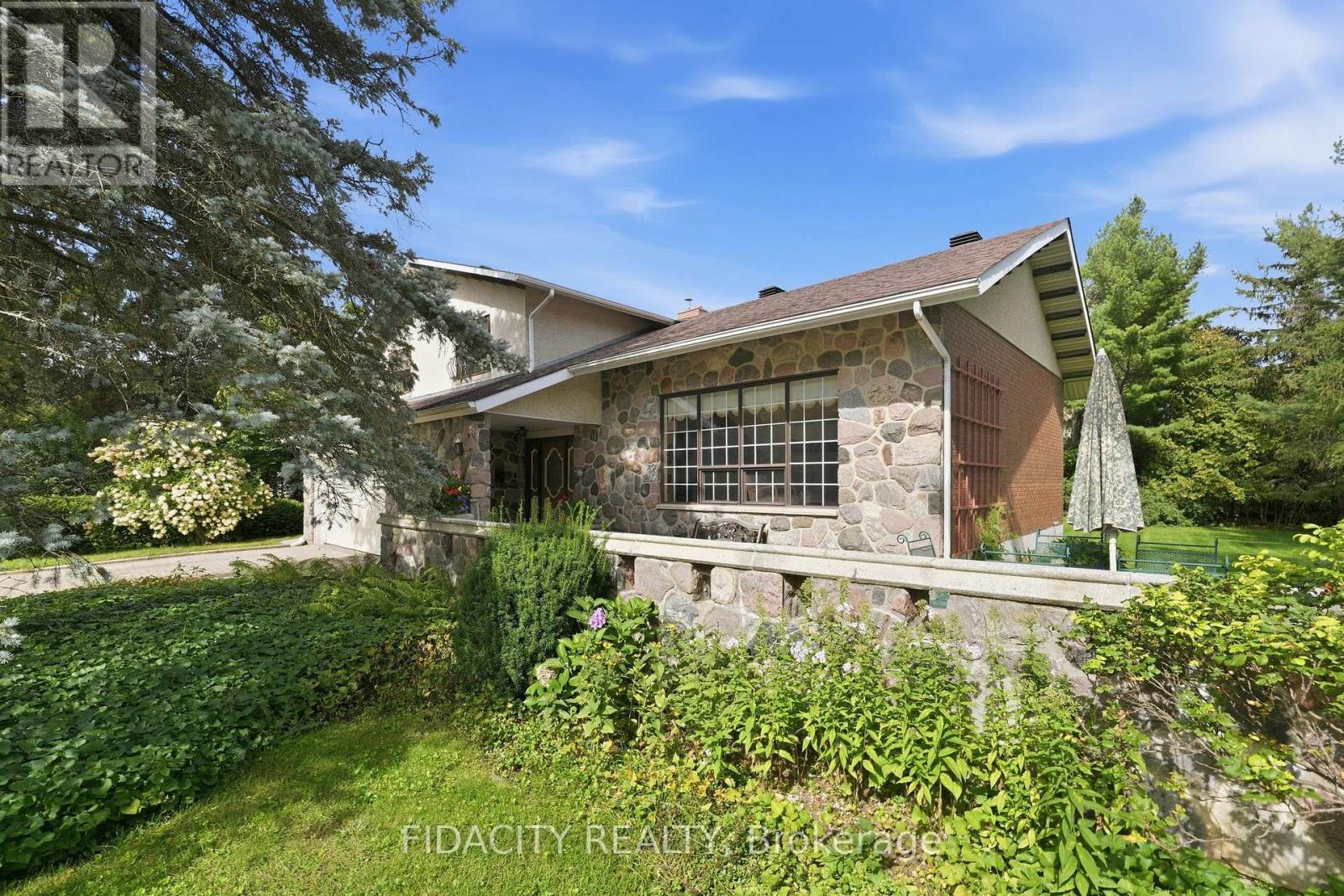 45 Cortleigh Drive Property Photo 2