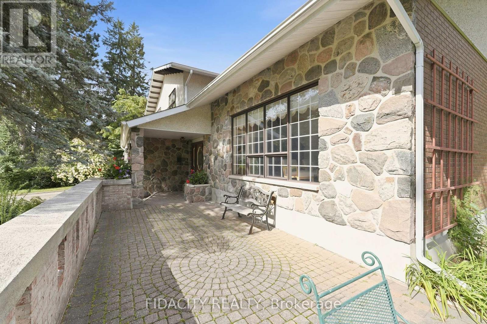 45 Cortleigh Drive Property Photo 3