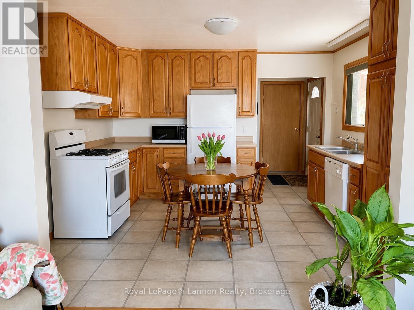 123 Burns Street Property Photo 4