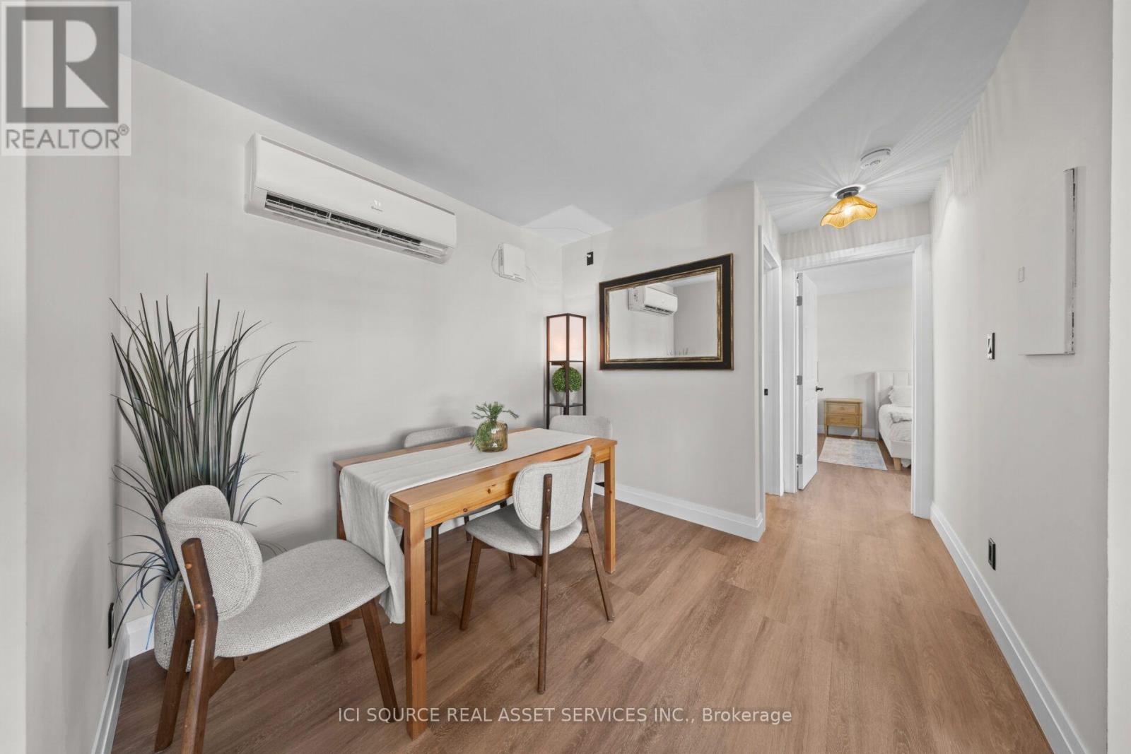 3 - 48 Wilson Street W Property Photo 4