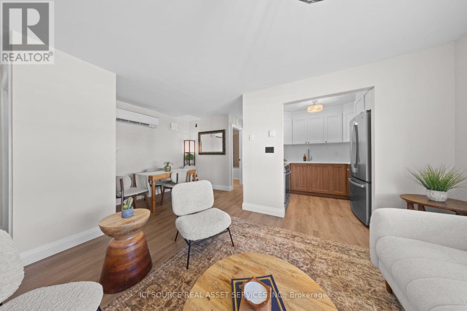 3 - 48 Wilson Street W Property Photo 5