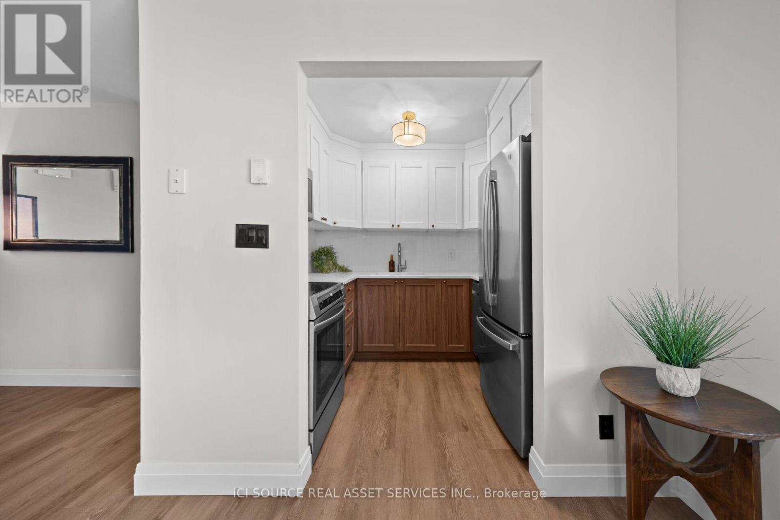 3 - 48 Wilson Street W Property Photo 7