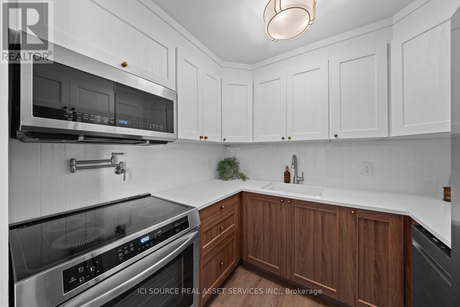 3 - 48 Wilson Street W Property Photo 8