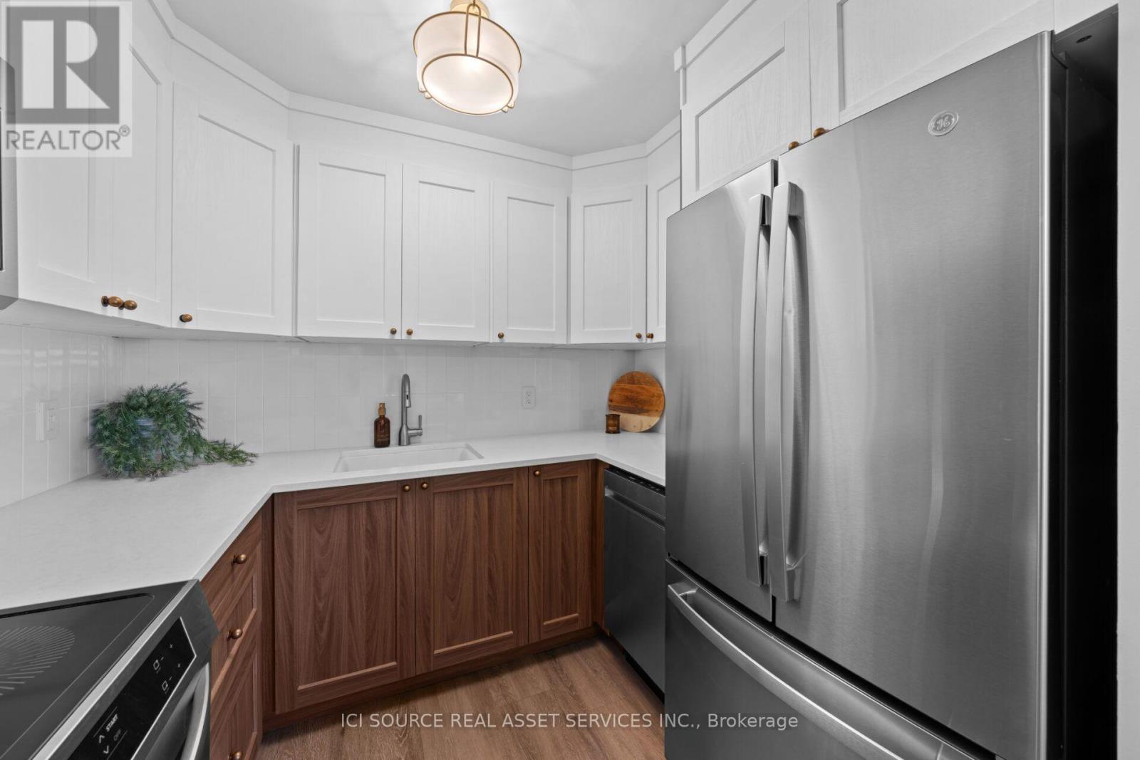 3 - 48 Wilson Street W Property Photo 9
