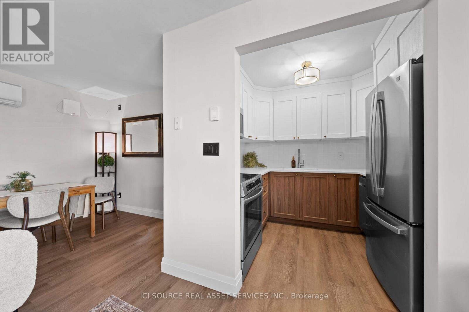 3 - 48 Wilson Street W Property Photo 10