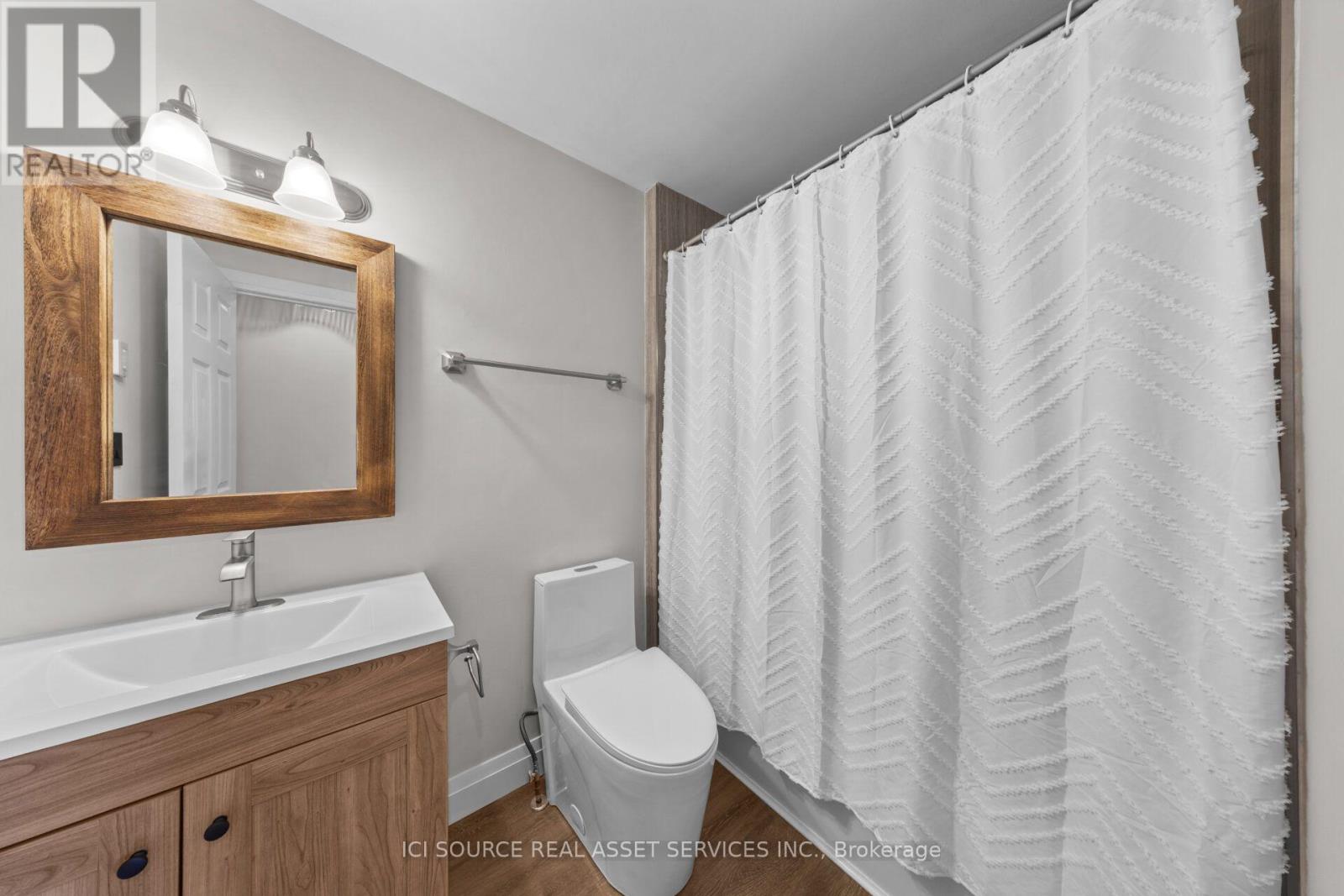 3 - 48 Wilson Street W Property Photo 18