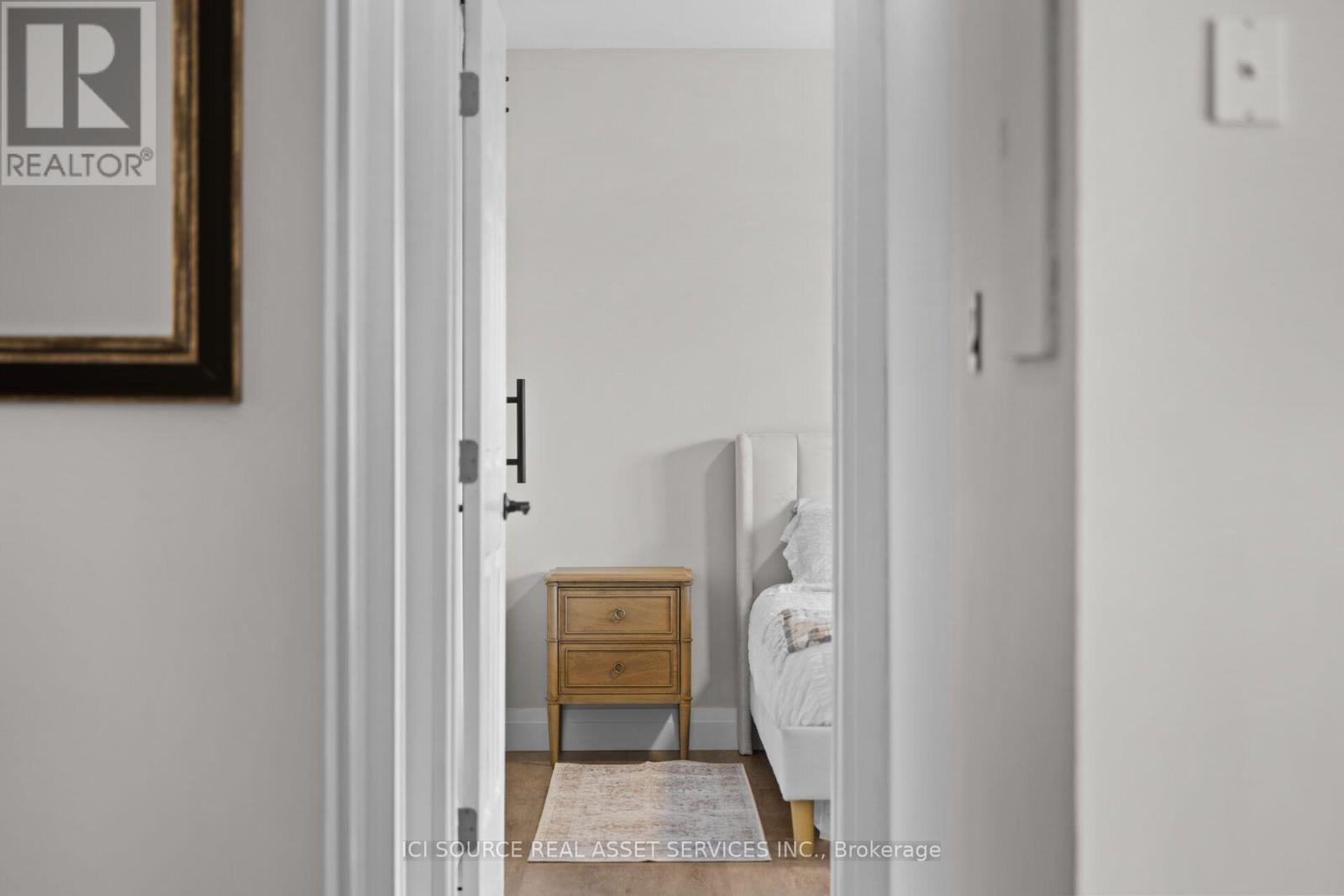 3 - 48 Wilson Street W Property Photo 27