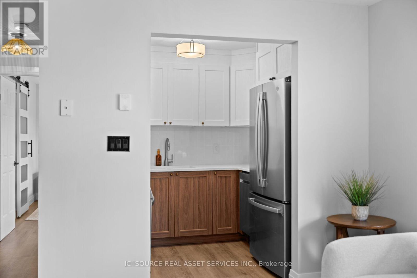 3 - 48 Wilson Street W Property Photo 29