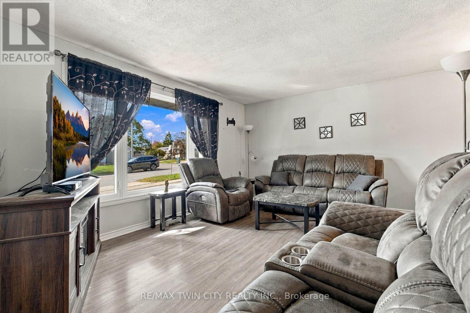 170 Sunset Boulevard Property Photo 7