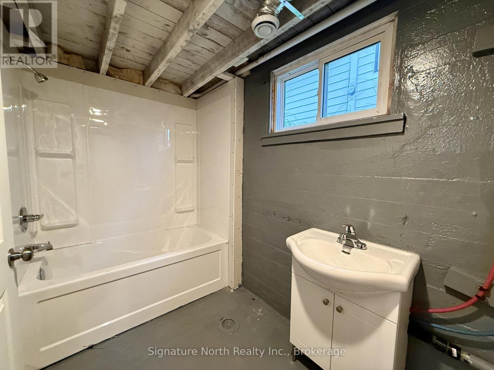 1004 Gore Street W Property Photo 14
