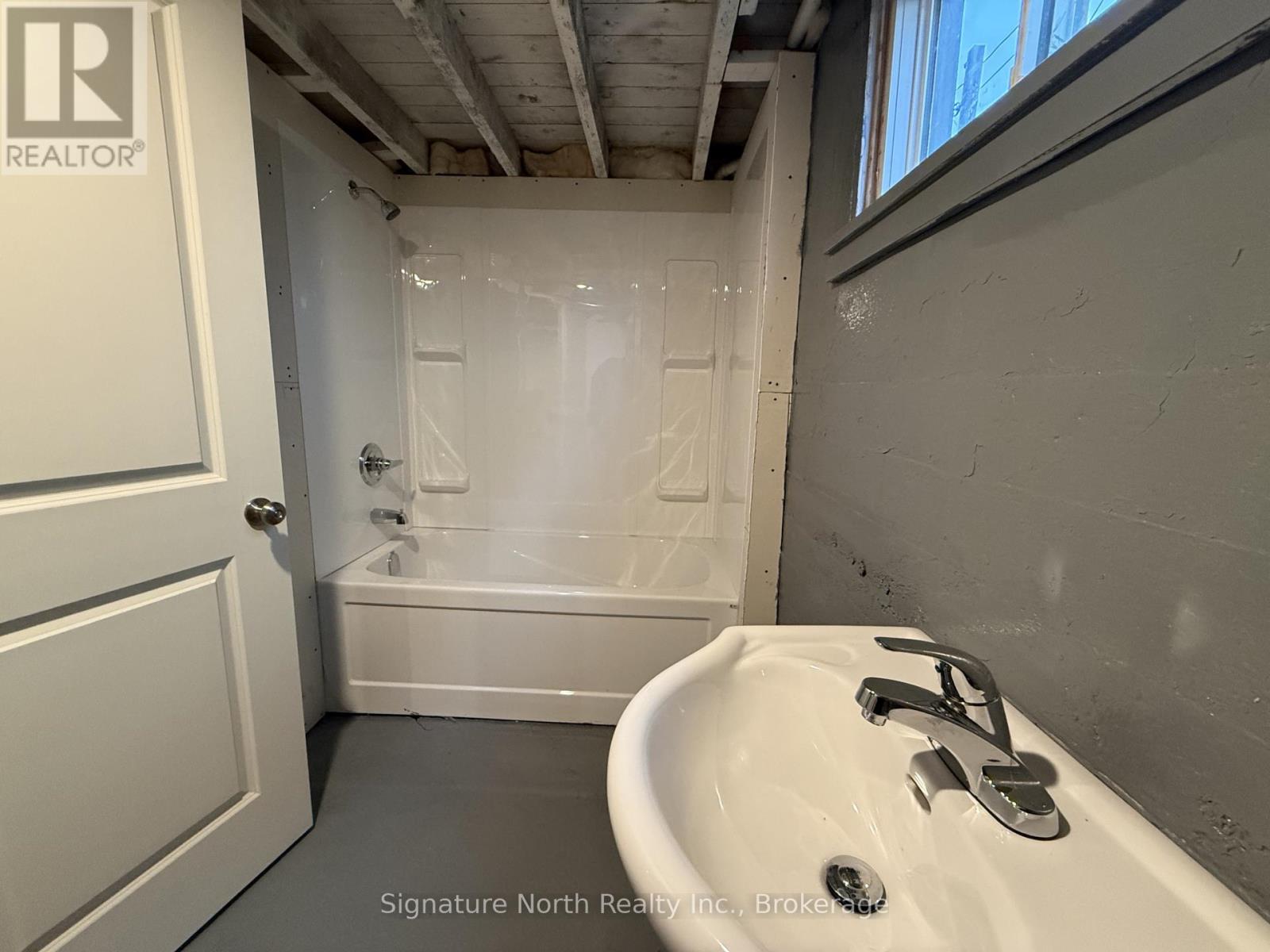 1004 Gore Street W Property Photo 15