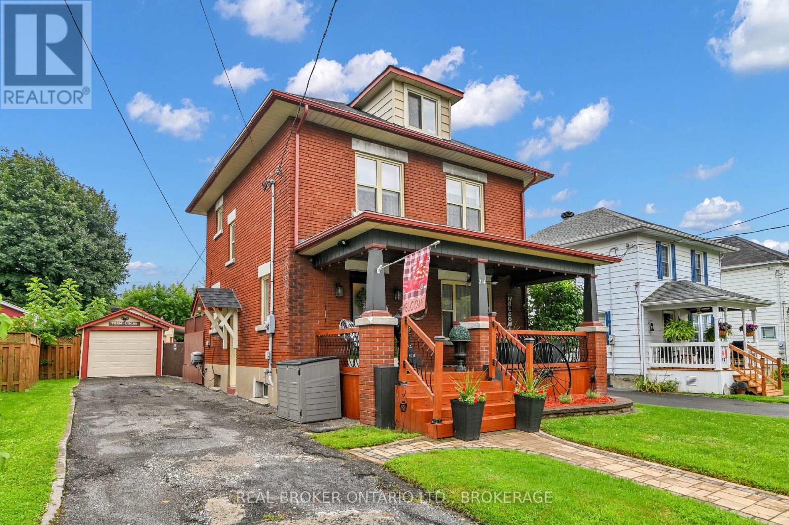 214 Fourth Street W Property Photo 1