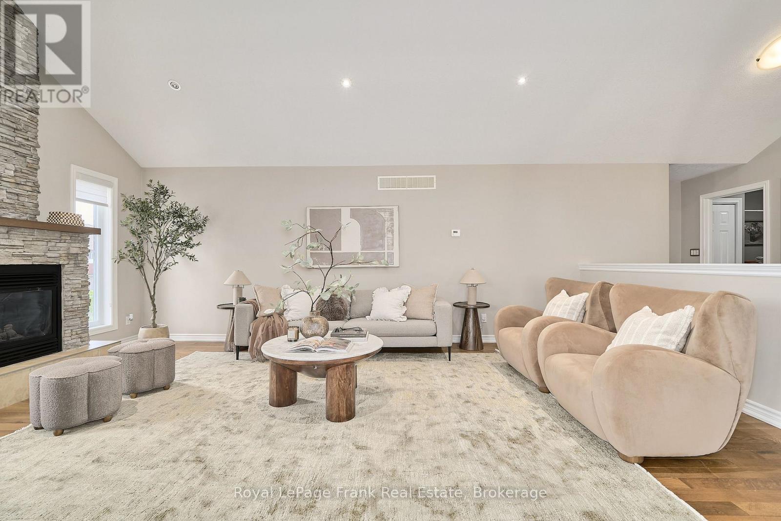 11 Fox Den Drive Property Photo 15