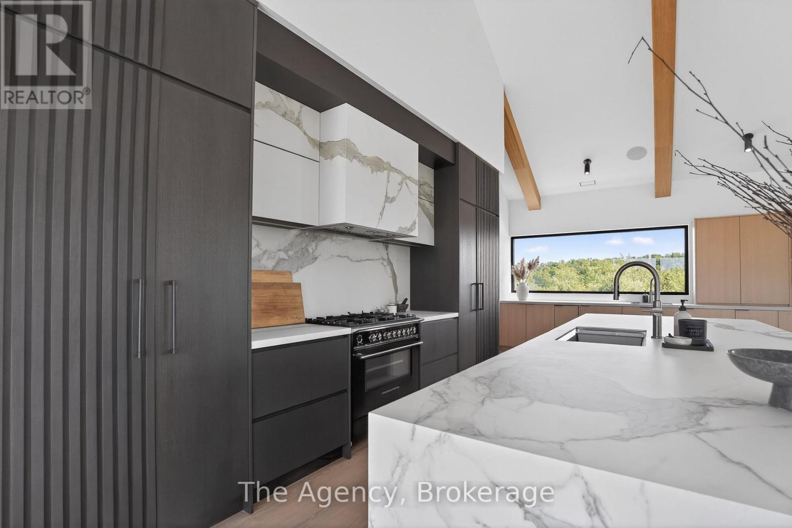 716555 1st Line E Property Photo 13