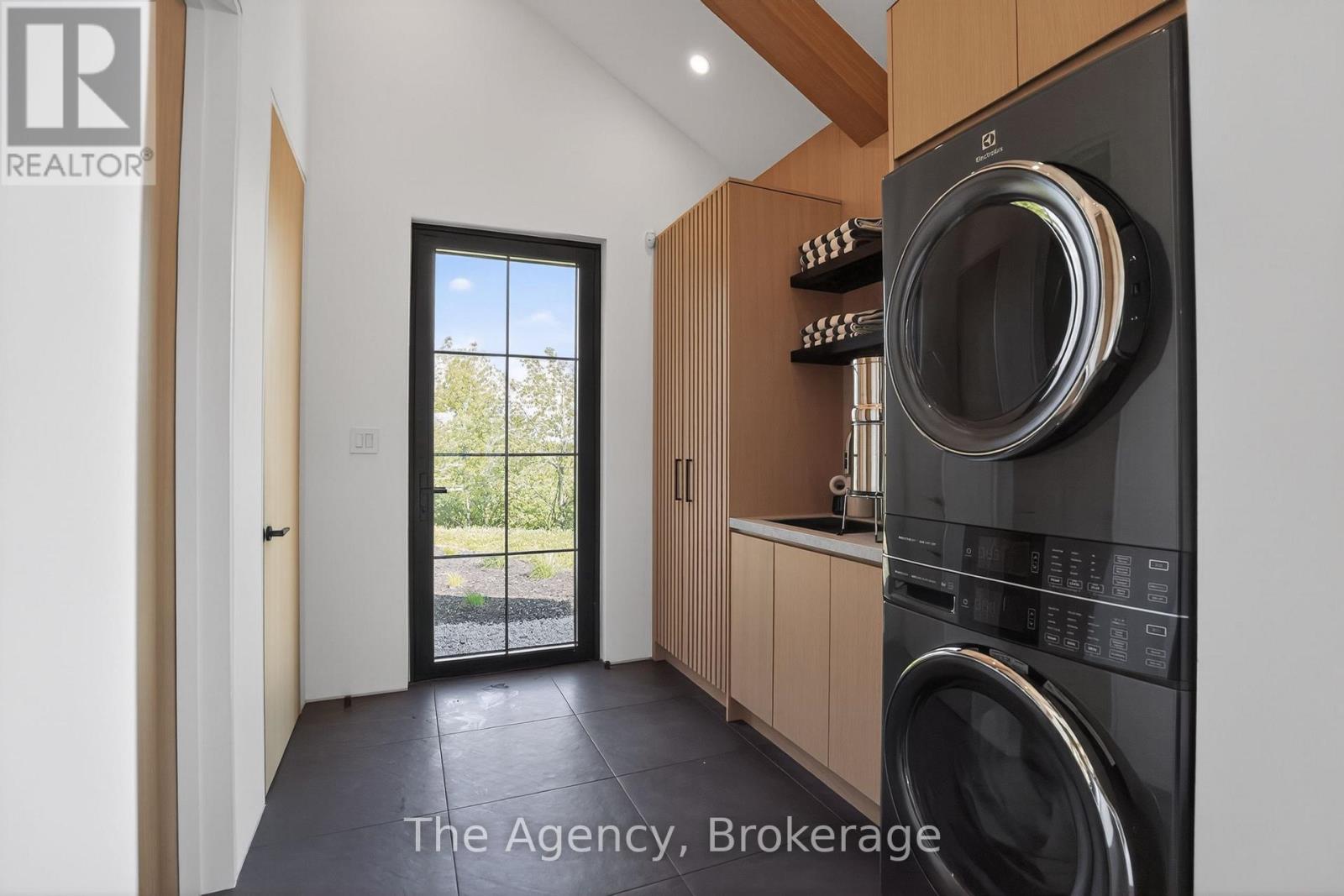 716555 1st Line E Property Photo 17
