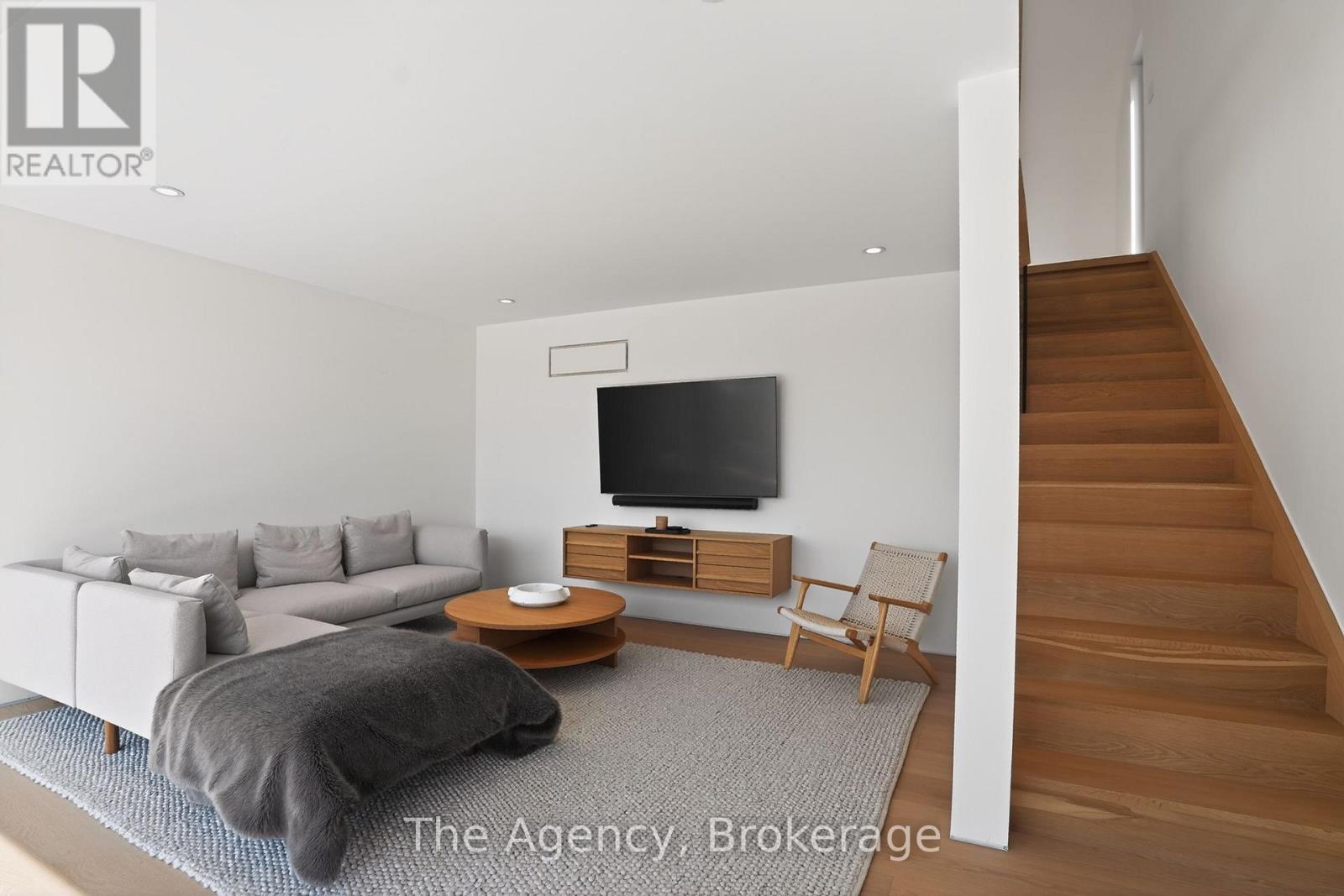 716555 1st Line E Property Photo 20