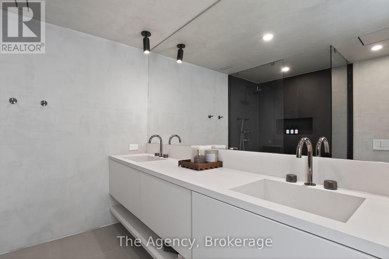 716555 1st Line E Property Photo 22