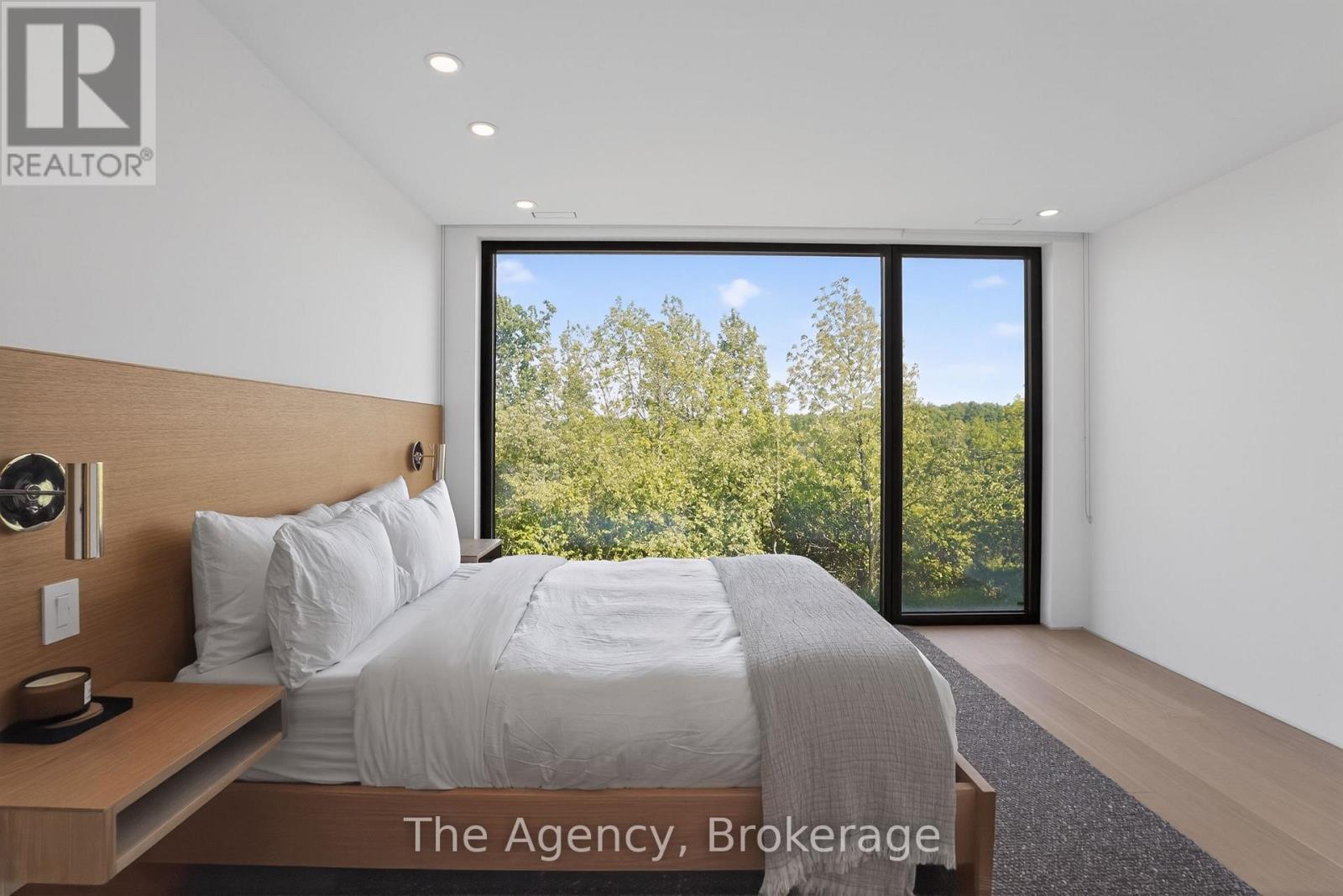 716555 1st Line E Property Photo 23