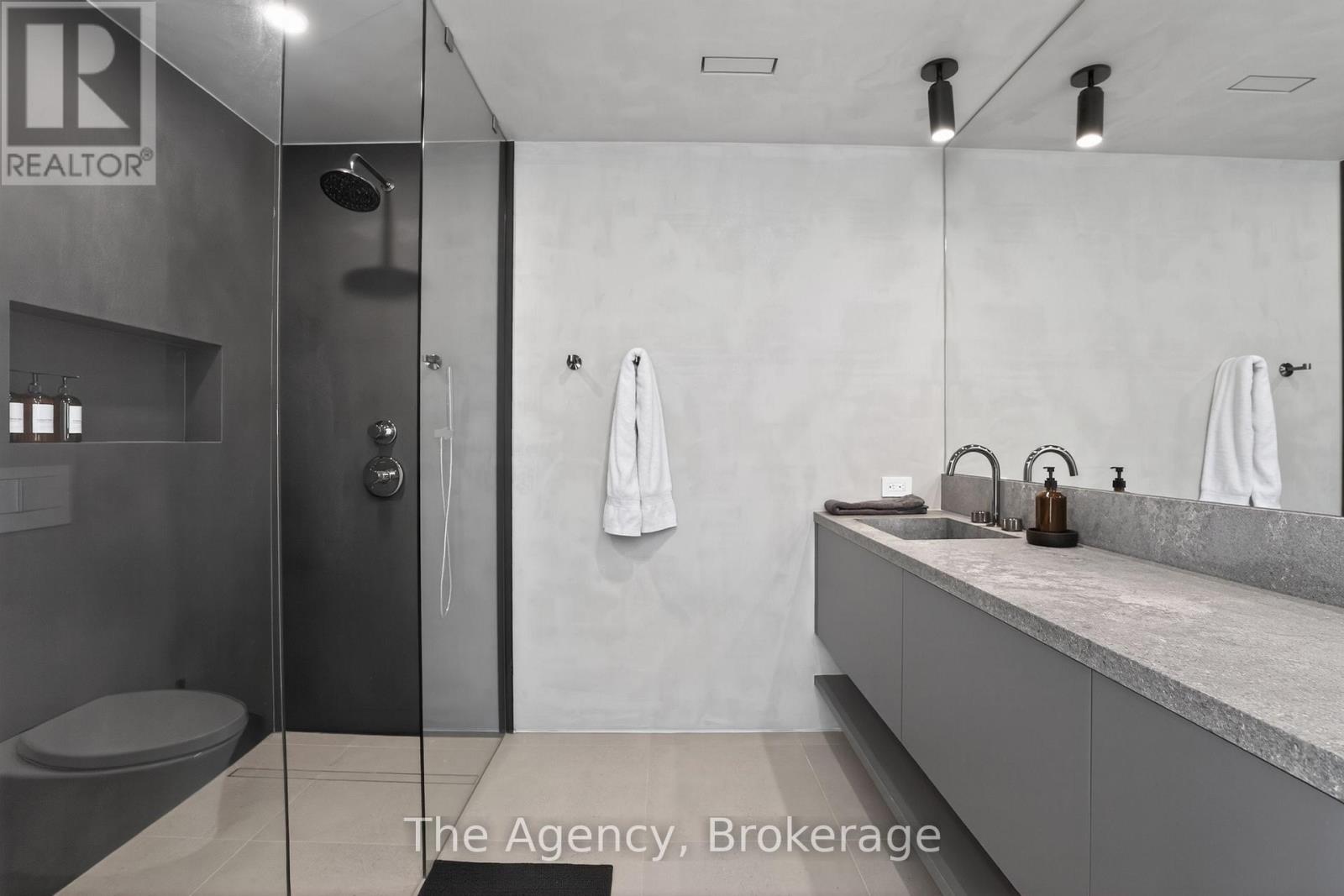 716555 1st Line E Property Photo 25