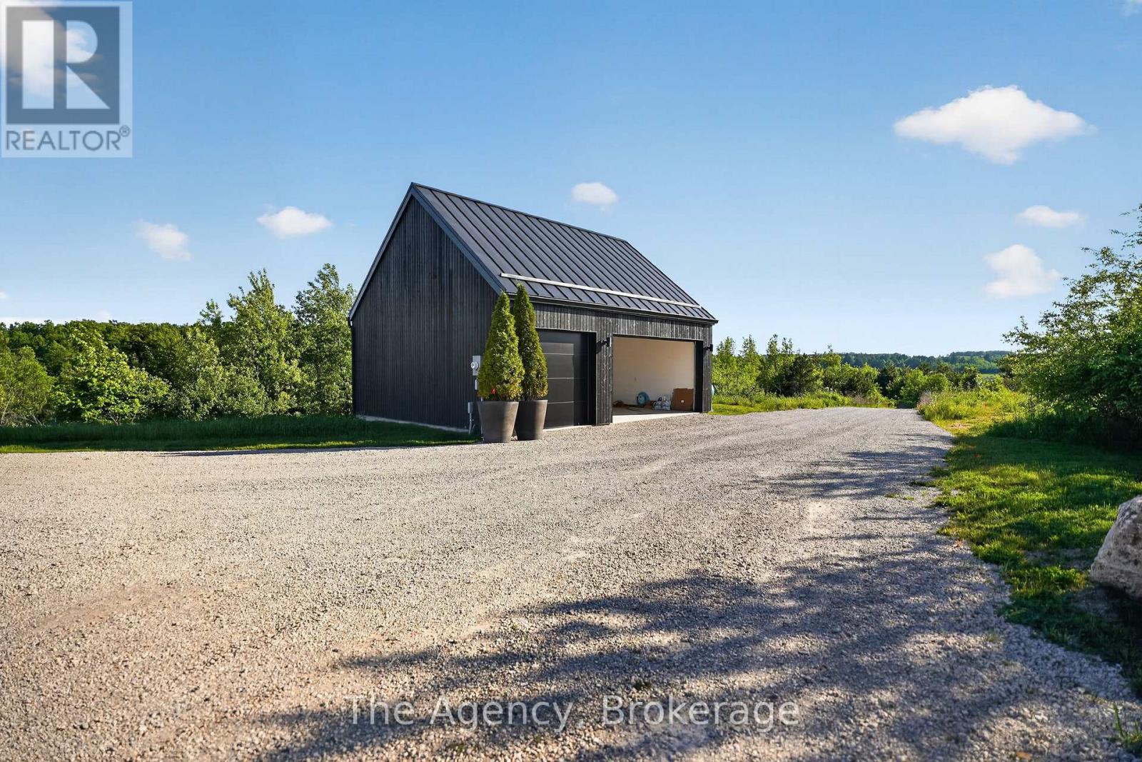 716555 1st Line E Property Photo 42