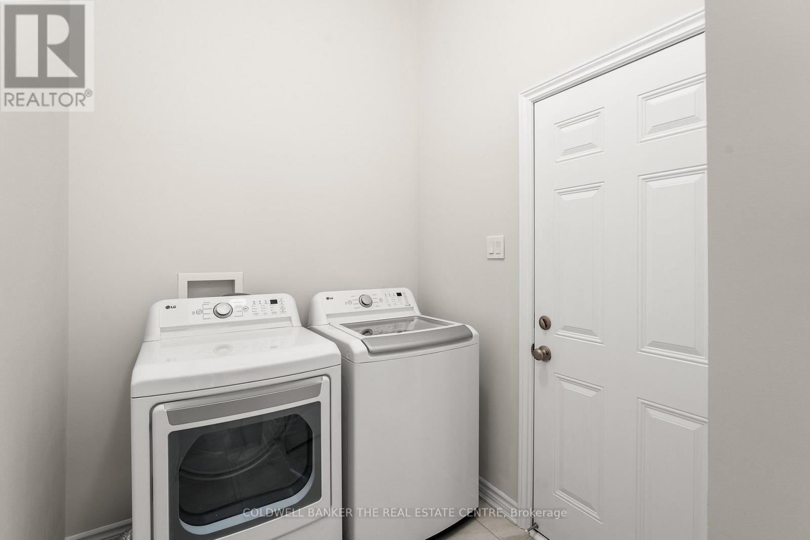 19 - 17 Lakewood Crescent Property Photo 13