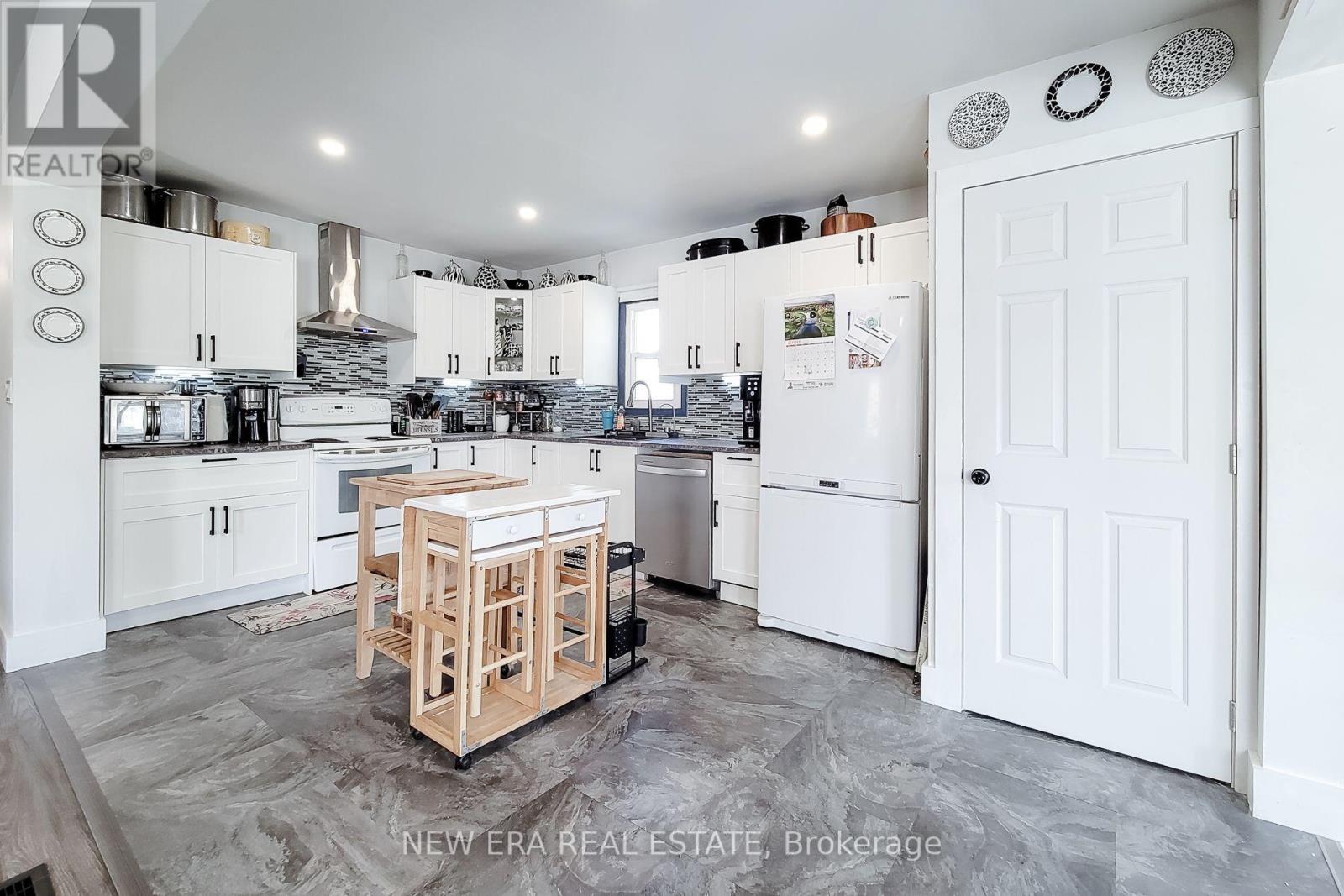 38 Clifford Avenue Property Photo 19