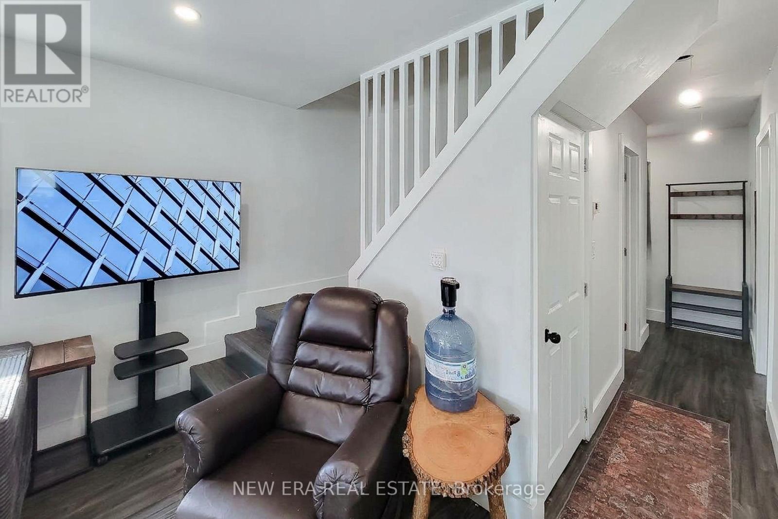 38 Clifford Avenue Property Photo 32