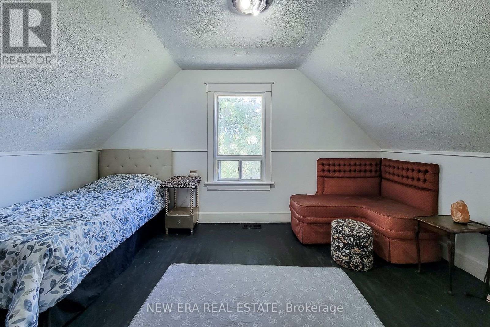 38 Clifford Avenue Property Photo 36