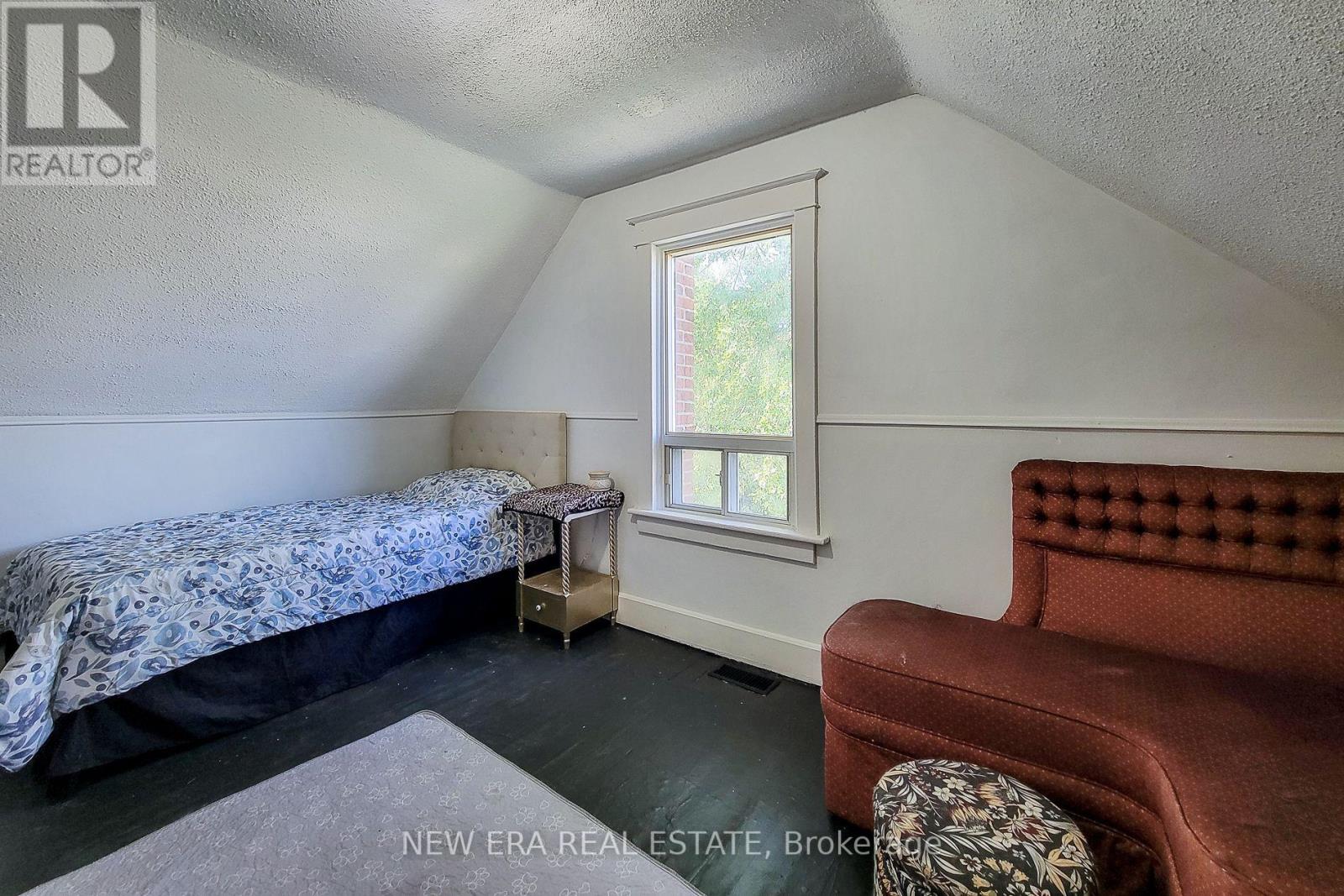 38 Clifford Avenue Property Photo 37