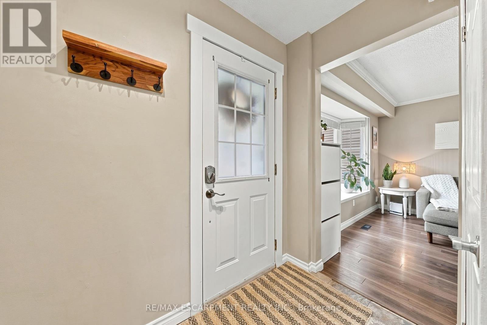 19 Hillsdale Court Property Photo 4