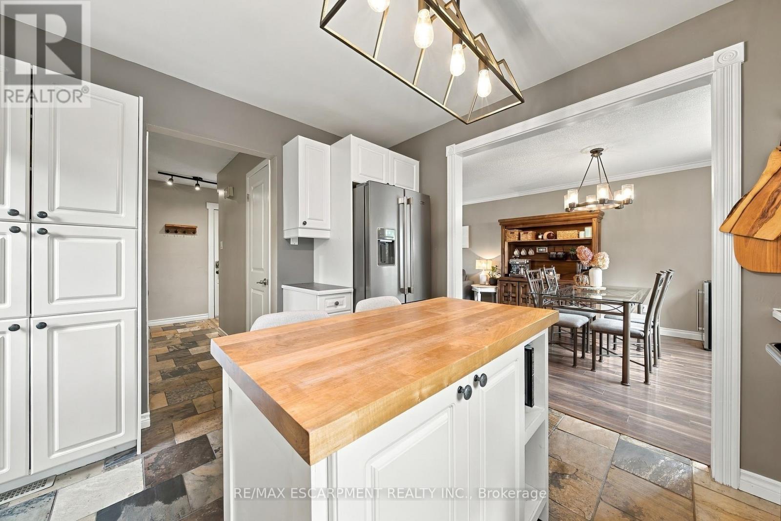 19 Hillsdale Court Property Photo 13