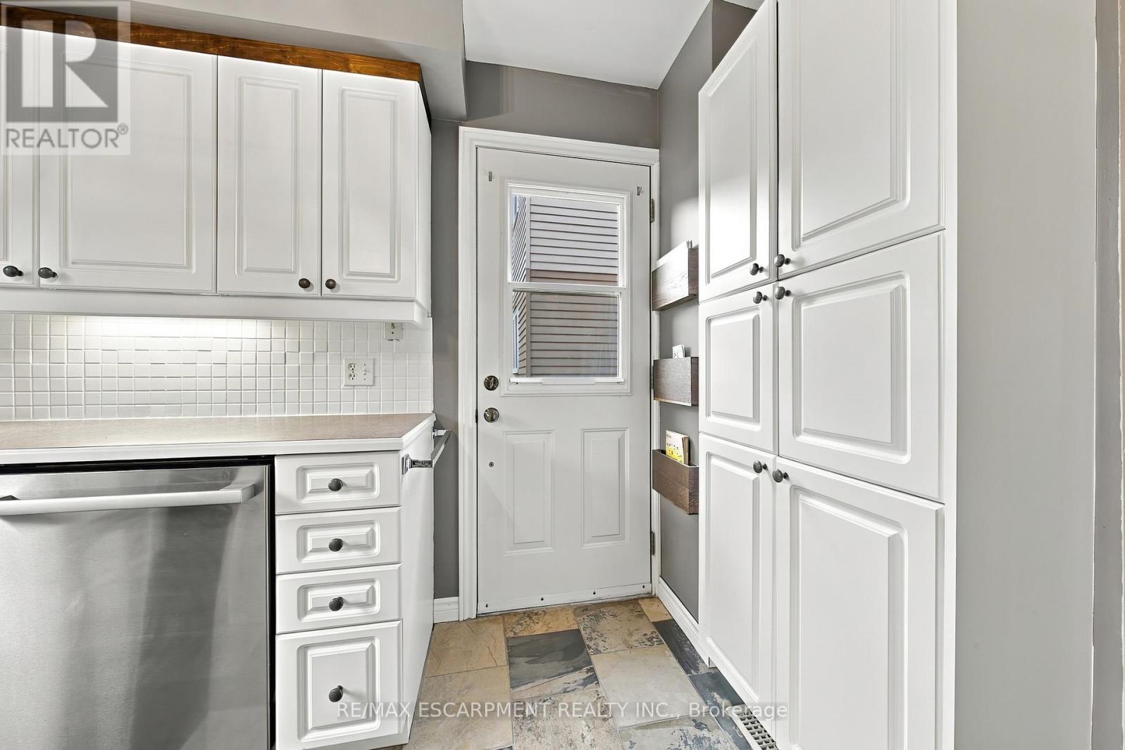 19 Hillsdale Court Property Photo 16