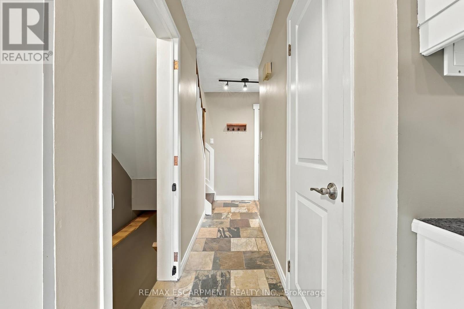 19 Hillsdale Court Property Photo 17
