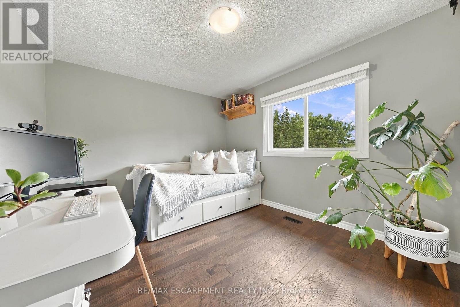 19 Hillsdale Court Property Photo 23
