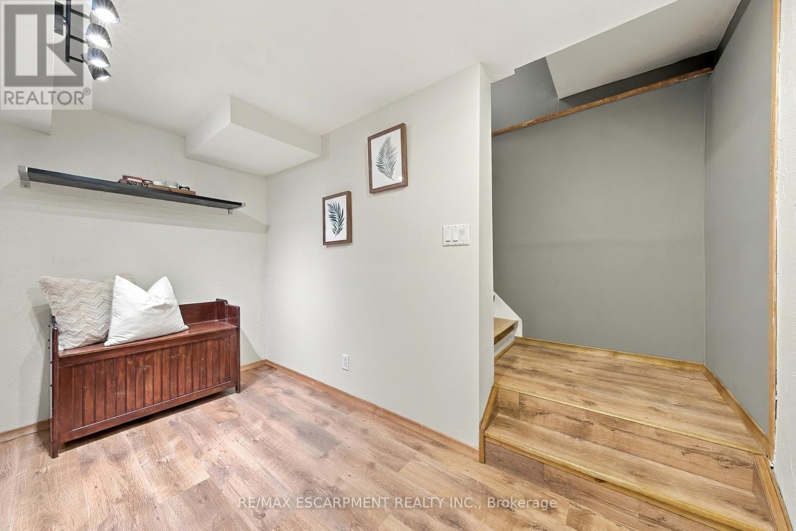 19 Hillsdale Court Property Photo 27