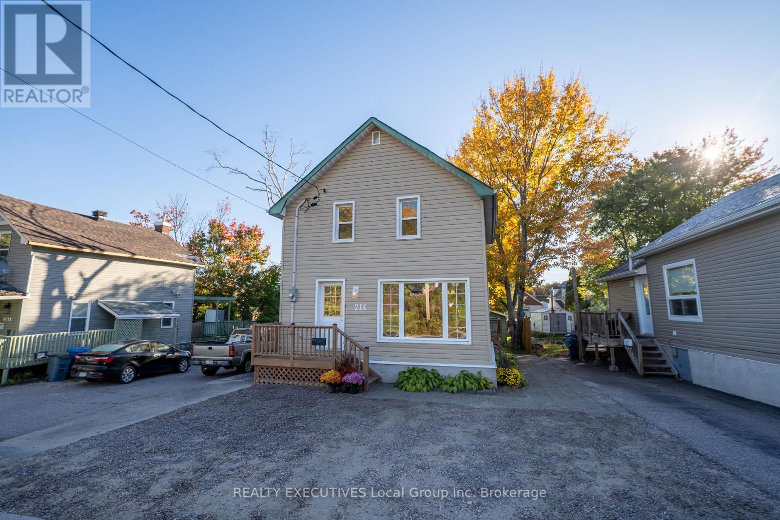 214 VICTORIA STREET E Property Photo 1