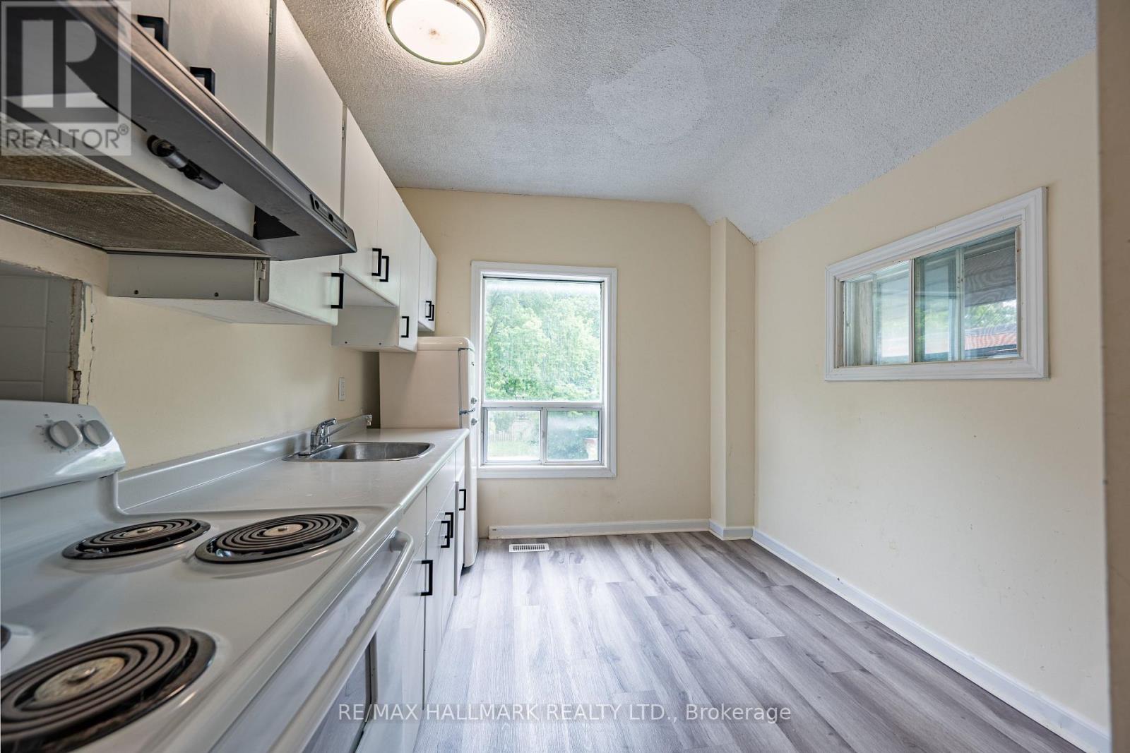 (upper Floor) - 307 Grey Street E Property Photo 5
