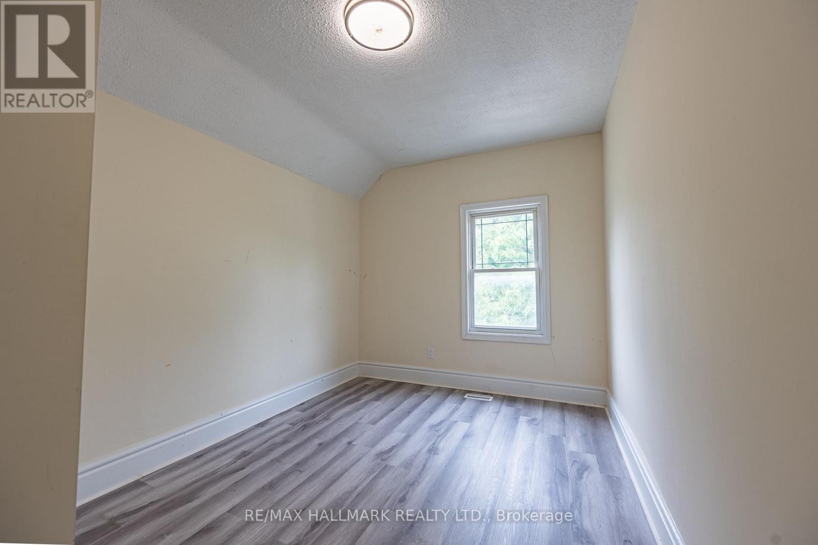 (upper Floor) - 307 Grey Street E Property Photo 6