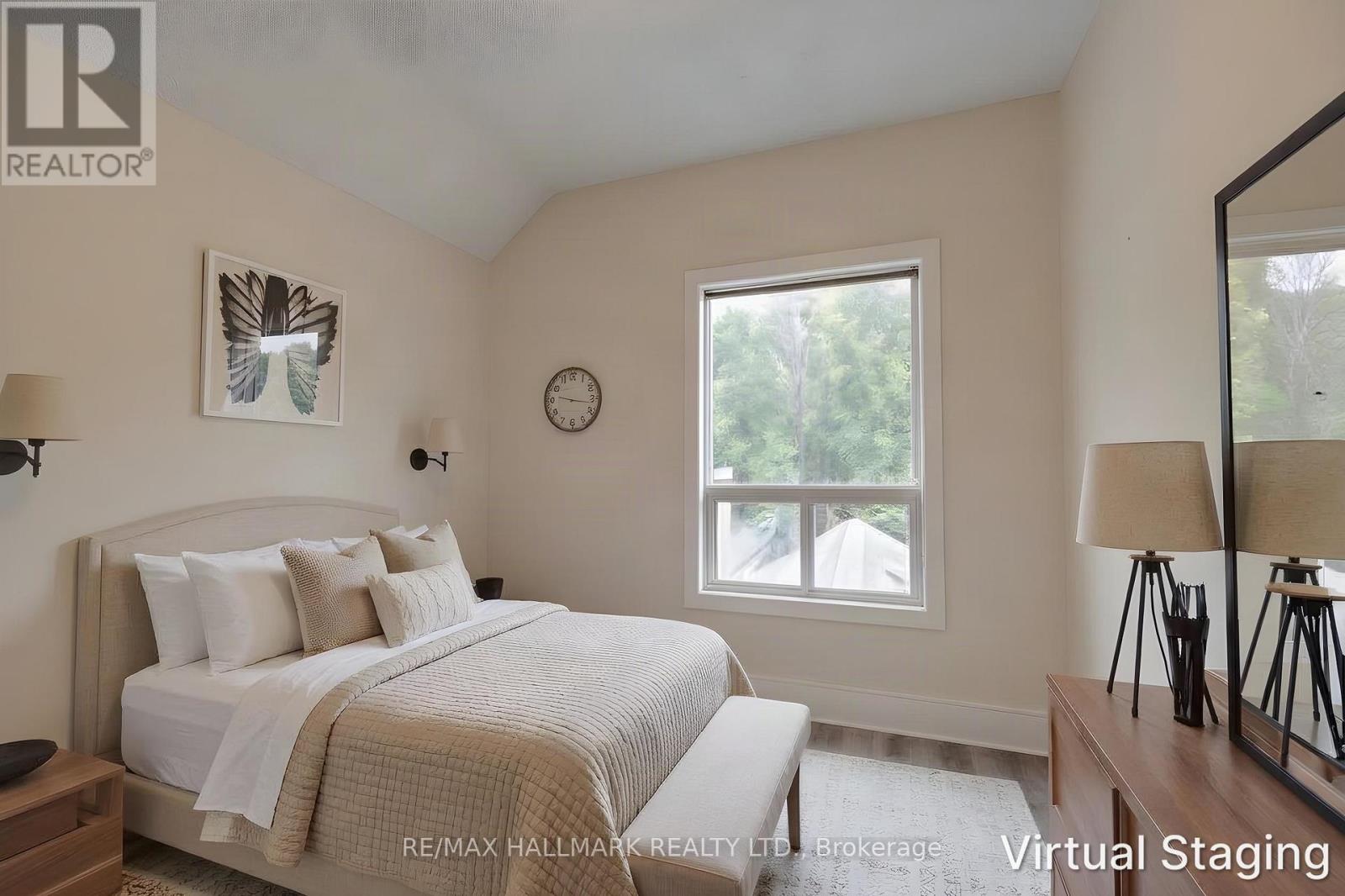 (upper Floor) - 307 Grey Street E Property Photo 11