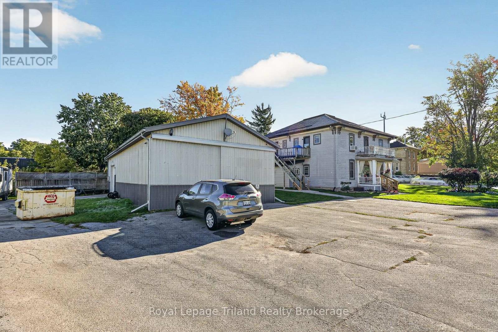 156-158 Charles Street W Property Photo 6