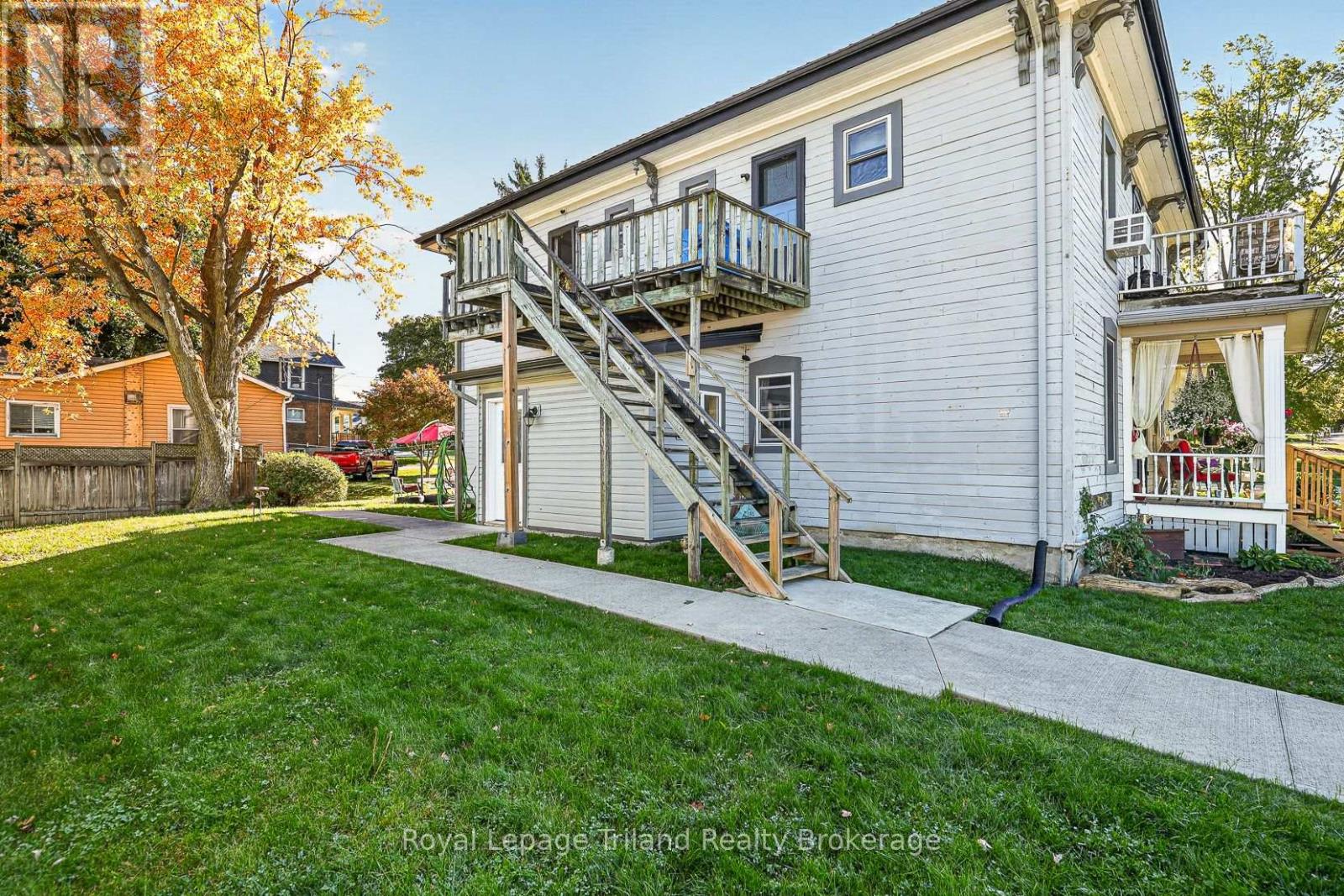 156-158 Charles Street W Property Photo 7