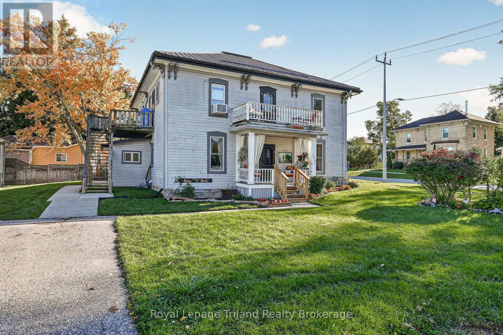 156-158 Charles Street W Property Photo 8