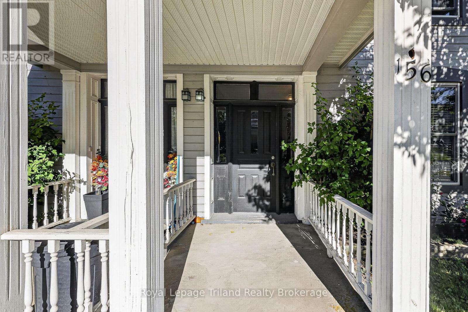 156-158 Charles Street W Property Photo 11