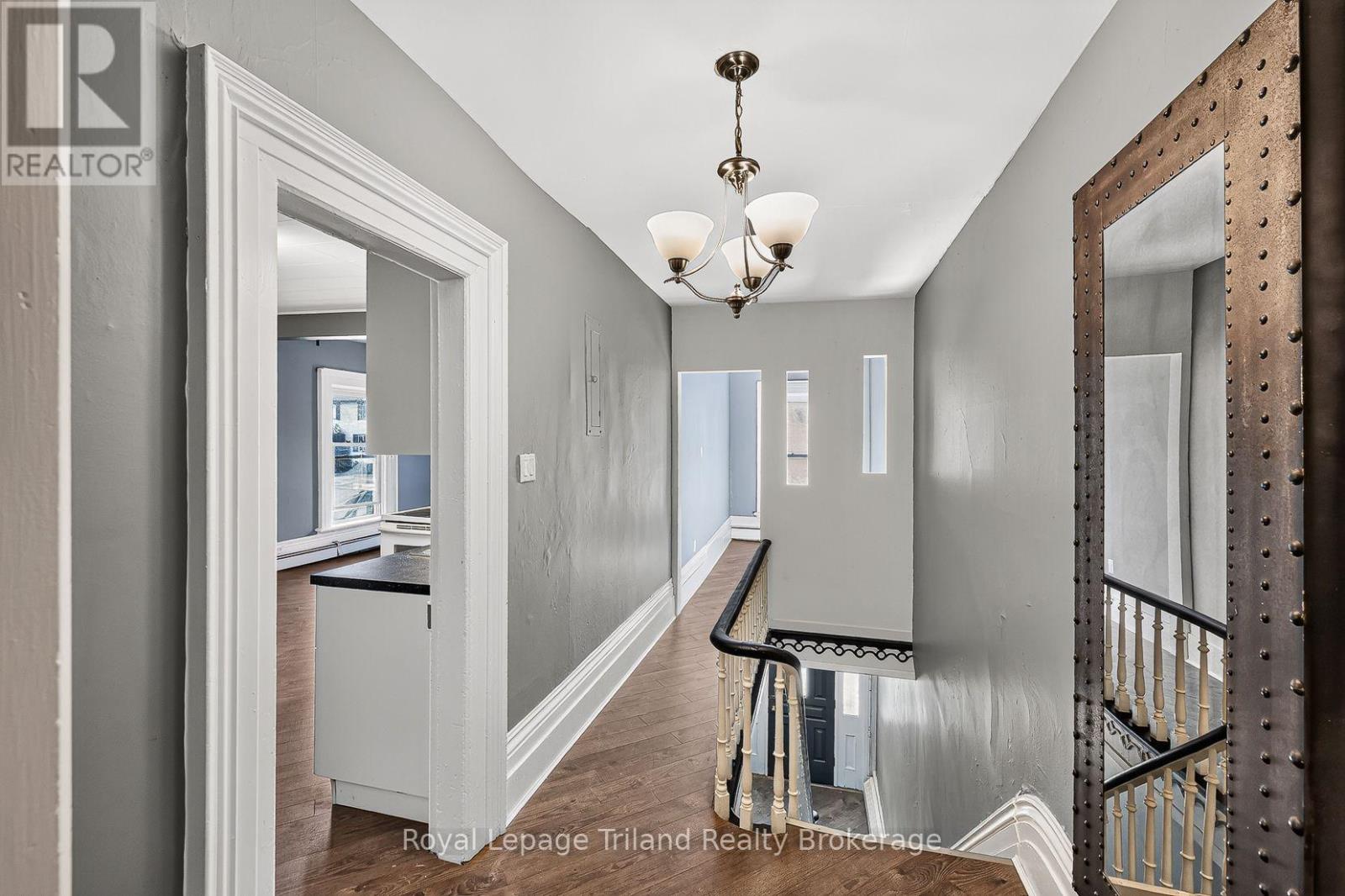 156-158 Charles Street W Property Photo 13