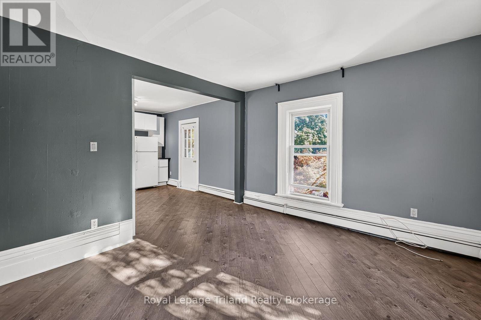 156-158 Charles Street W Property Photo 16