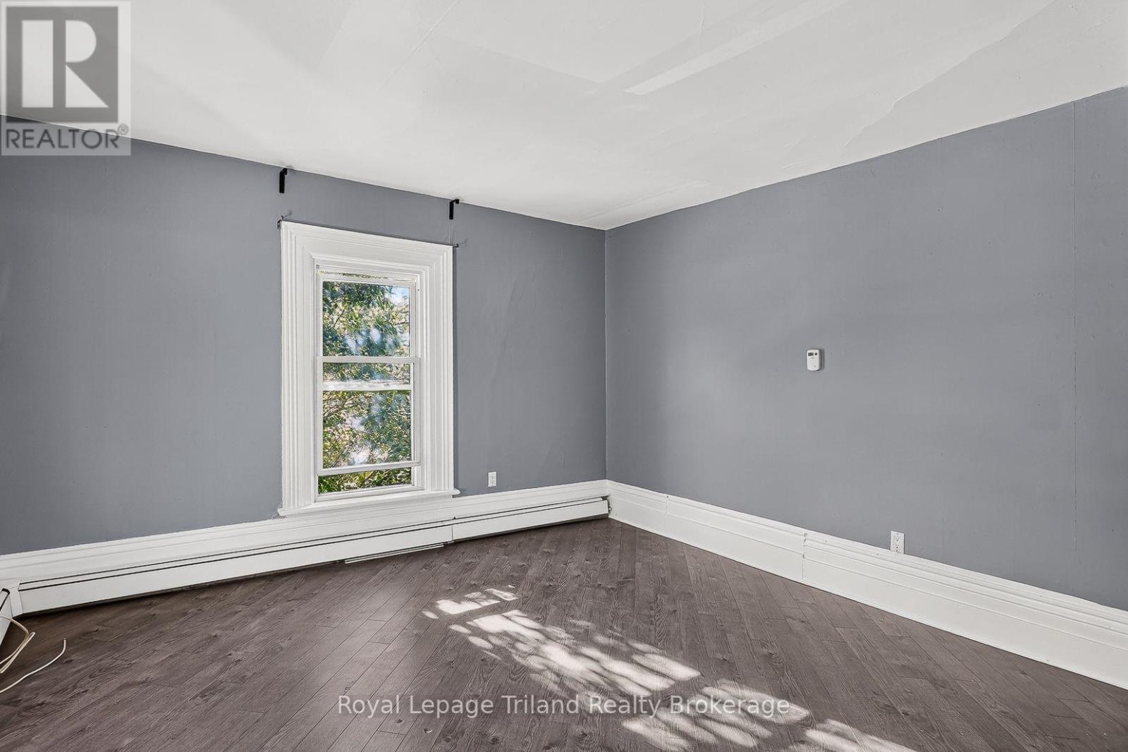 156-158 Charles Street W Property Photo 17